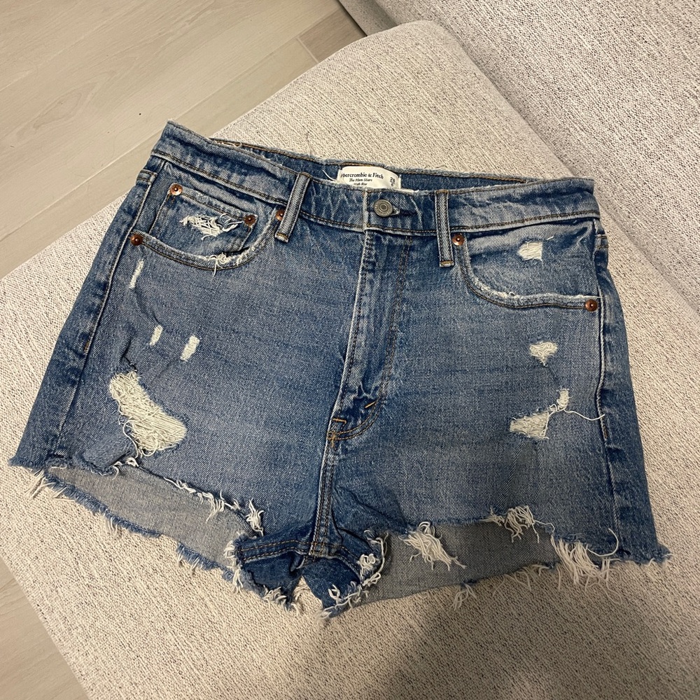 ABERCROMBIE HIGH RISE MOM SHORT